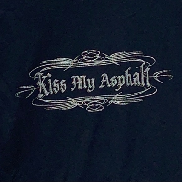 V-Neck “Kiss My Asphalt” T-Shirt - Picture 6 of 7